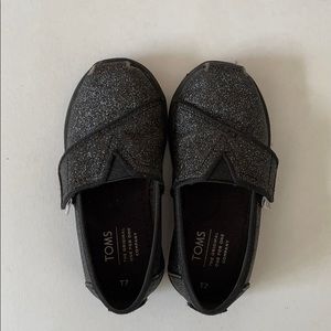 Toms girls size 7